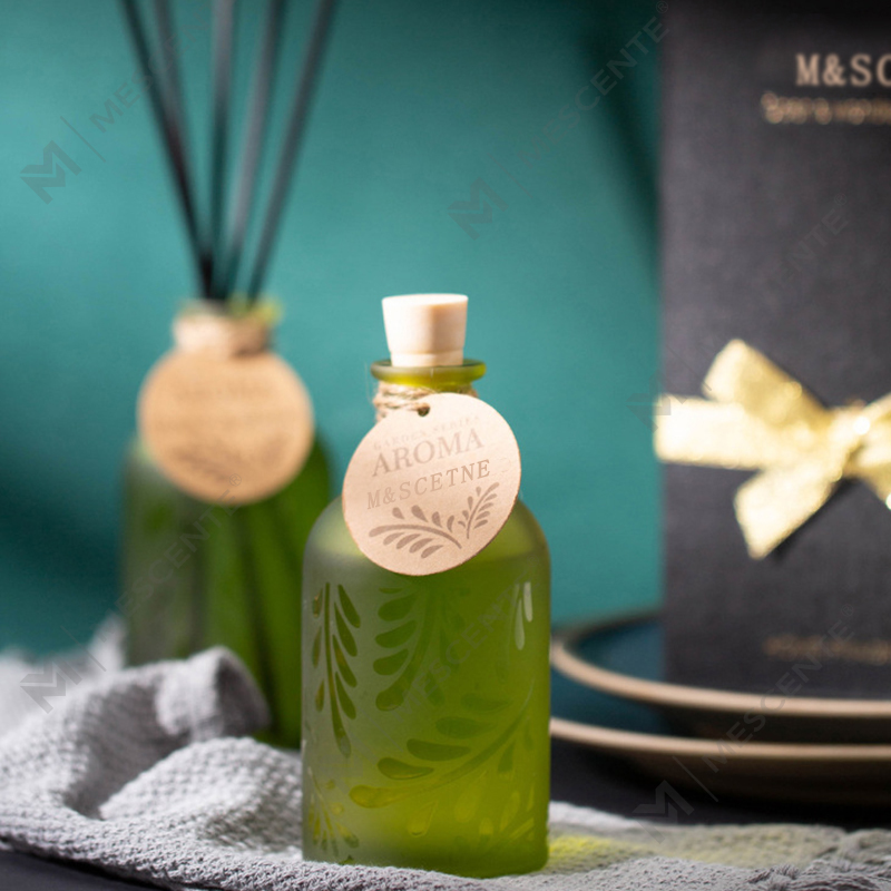 M&Scent 高級カスタムプライベートラベルガラスボトルフラワー液体リードディフューザーギフトボックス付き