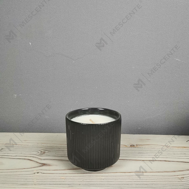 M&Scent 卸売高級セラミック空の正方形マットブラックユニークな琥珀色のキャンドル瓶木製蓋付き